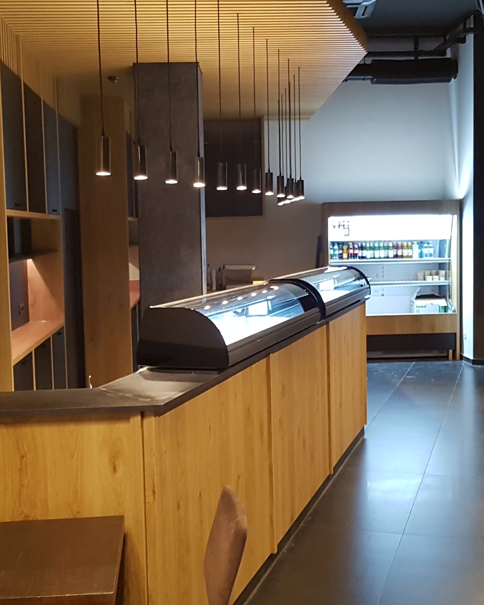 Sushi-Theke mit Kühlvitrine im KAORU Heidelberg am Langen Anger