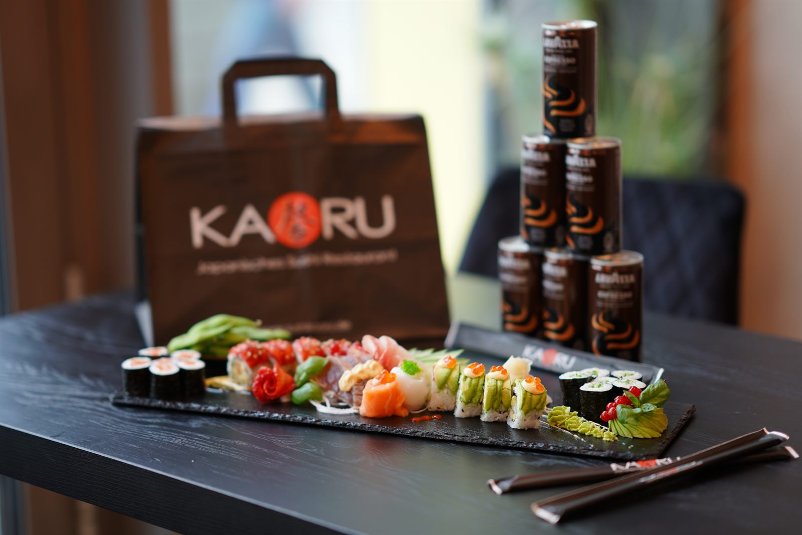 Sushi-Platte und KAORU Tüte zum Abholen im Zollhof in Ludwigshafen